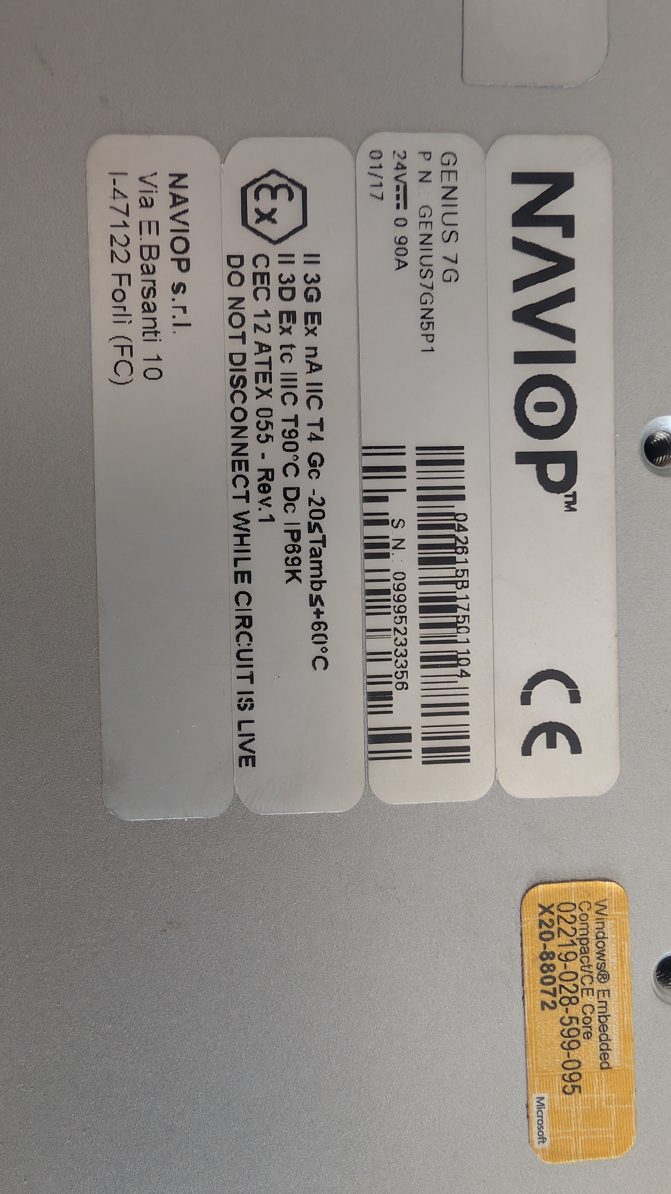 Stitek displeje Naviop Genius 7G — Part No. GENIUS7GN5P1, Serial No. 00995233356, ATEX II 3G, 24V 0.90A, Windows Embedded CE